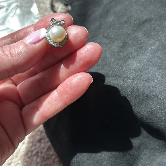 14kt White Gold lever back earrings with real diamonds- from Littmans! 🦋 - Picture 5 of 10